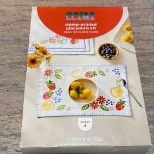 Mondo Llama Stamp-Printed Placemats Kit